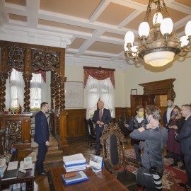 powiększ zdjęcie: Legnica: premier Morawiecki spotkał się z prezydentem Krzakowskim