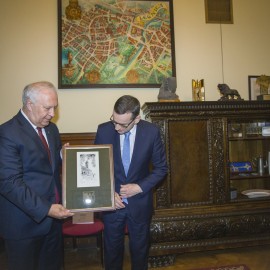 powiększ zdjęcie: Legnica: premier Morawiecki spotkał się z prezydentem Krzakowskim