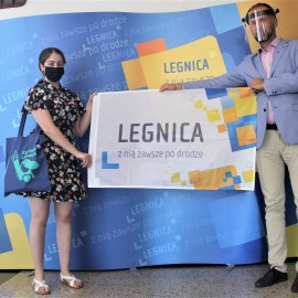 powiększ zdjęcie: Zdolna legniczanka już w drodze do Hong Kongu