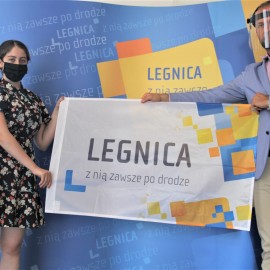 powiększ zdjęcie: Zdolna legniczanka już w drodze do Hong Kongu