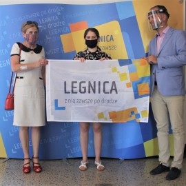powiększ zdjęcie: Zdolna legniczanka już w drodze do Hong Kongu