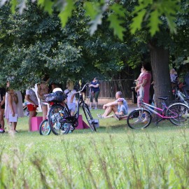 powiększ zdjęcie: Świetnie bawiliśmy się w parku Miejskim podczas letniego leniuchowania