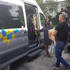 powiększ zdjęcie: Bezpłatne maseczki i płyny do dezynfekcji trafiają do szkół
