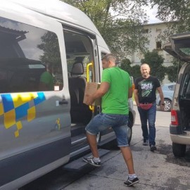 powiększ zdjęcie: Bezpłatne maseczki i płyny do dezynfekcji trafiają do szkół