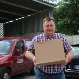 powiększ zdjęcie: Bezpłatne maseczki i płyny do dezynfekcji trafiają do szkół