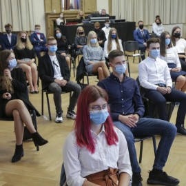 powiększ zdjęcie: Nowy rok szkolny. Prezydent nagrodził uczniów