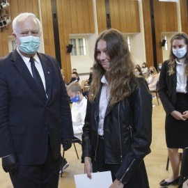 powiększ zdjęcie: Nowy rok szkolny. Prezydent nagrodził uczniów