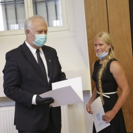 powiększ zdjęcie: Nowy rok szkolny. Prezydent nagrodził uczniów