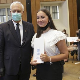 powiększ zdjęcie: Nowy rok szkolny. Prezydent nagrodził uczniów