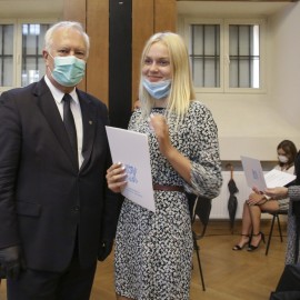 powiększ zdjęcie: Nowy rok szkolny. Prezydent nagrodził uczniów