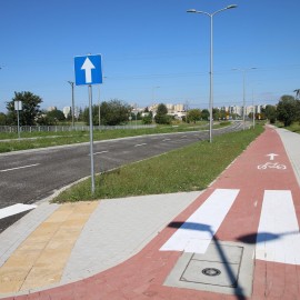 powiększ zdjęcie: Jeździmy już ul. Sikorskiego od ronda na Sudeckiej do Koskowickiej