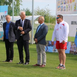 powiększ zdjęcie: Prezydent otworzył mistrzostwa kraju w łucznictwie. Zobacz online, jak strzelają