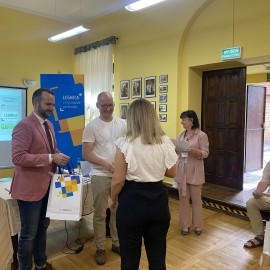 powiększ zdjęcie: Legnicka szkoła dla rodziców. Rozdano pierwsze certyfikaty