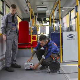 powiększ zdjęcie: Ozonowanie i odkażanie autobusów MPK w walce z koronawirusem