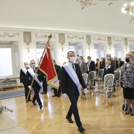 powiększ zdjęcie: Uroczysta Sesja Rady Miejskiej. Ks. Jan M. Gacek Honorowym Obywatelem
