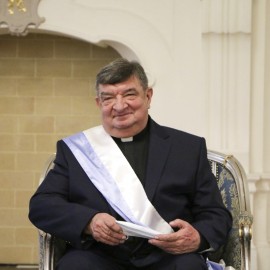 powiększ zdjęcie: Uroczysta Sesja Rady Miejskiej. Ks. Jan M. Gacek Honorowym Obywatelem