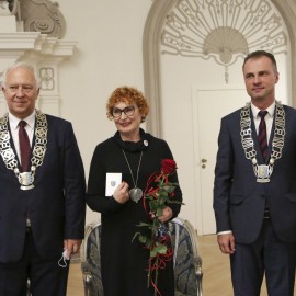 powiększ zdjęcie: Uroczysta Sesja Rady Miejskiej. Ks. Jan M. Gacek Honorowym Obywatelem