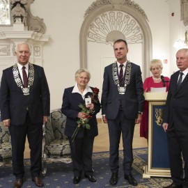 powiększ zdjęcie: Uroczysta Sesja Rady Miejskiej. Ks. Jan M. Gacek Honorowym Obywatelem