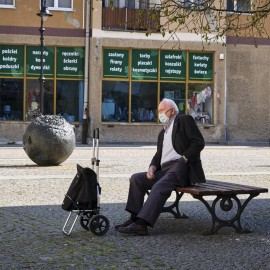 Od czwartku wracają godziny dla seniora w sklepach, aptekach, drogeriach