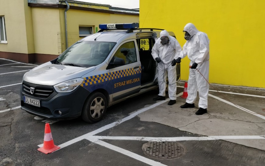 Strażnicy miejscy dbają o bezpieczeństwo w czasie pandemii
