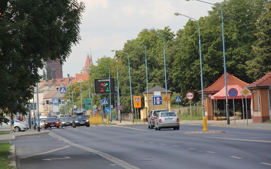 Jak dojedziemy na cmentarz 1 listopada? Poznaj zmienioną organizację ruchu