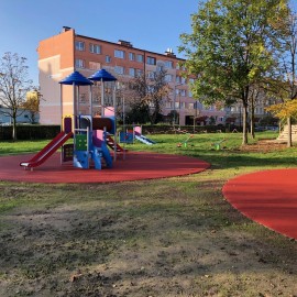 powiększ zdjęcie: LBO 2020. Na Koperniku powstał kolejny piękny plac zabaw