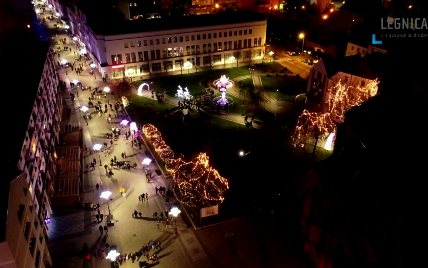 Rozbłysły świąteczne iluminacje. Jest skromniej, ale nadal pięknie i radośnie