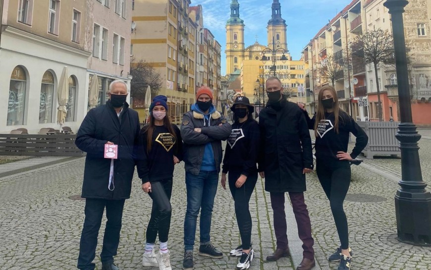 Legnica zatańczyła dla wolontariuszy. Oglądaliśmy to w sieci!