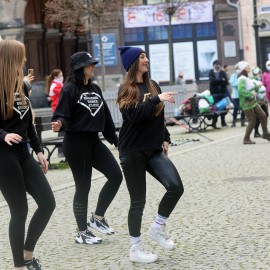 powiększ zdjęcie: Legnica zatańczyła dla wolontariuszy. Oglądaliśmy to w sieci!
