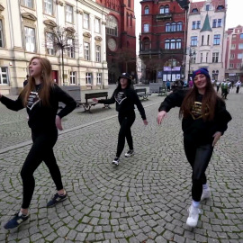 powiększ zdjęcie: Legnica zatańczyła dla wolontariuszy. Oglądaliśmy to w sieci!