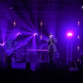 powiększ zdjęcie: Męskie rozmowy i rockowy koncert, czyli Marek Piekarczyk i zespół Anastasis