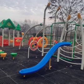 powiększ zdjęcie: LBO 2020. Plac zabaw w przedszkolu nr 19 już zmodernizowany. Robi wrażenie