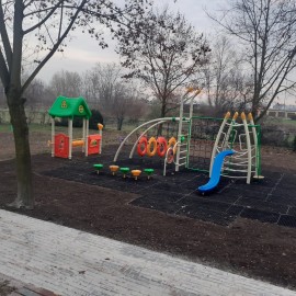 powiększ zdjęcie: LBO 2020. Plac zabaw w przedszkolu nr 19 już zmodernizowany. Robi wrażenie