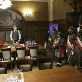 Betlejemskie  Światełko Pokoju zajaśniało w ratuszu
