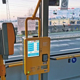 W autobusach komunikacji miejskiej kupimy bilet w automacie