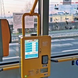 Coraz chętniej kupujemy bilety autobusowe w automatach