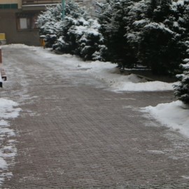 Przypominamy o obowiązku odśnieżania chodników i dachów