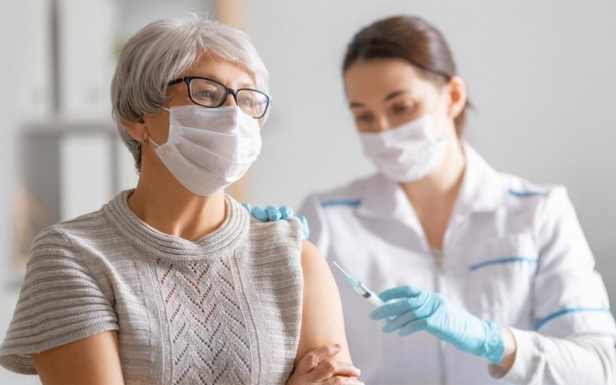 Rozpoczęły się szczepienia pracowników placówek oświatowych i opiekuńczych