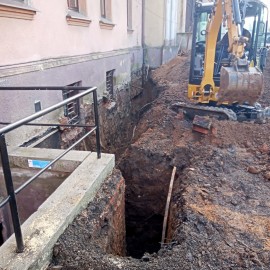 powiększ zdjęcie: Remont cmentarnej kaplicy. Zobacz co już zrobiono