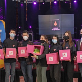 Różowe skrzyneczki już w szkołach. Legnica przystąpiła do ogólnopolskiej akcji