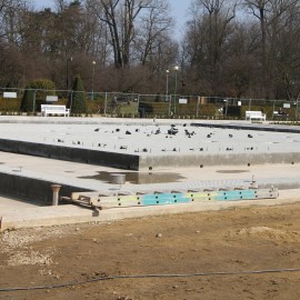 powiększ zdjęcie: Zobacz jak przebiega rewitalizacja fontann w parku Miejskim