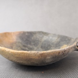 powiększ zdjęcie: Studenci Akademii Sztuk Pięknych restaurują cenną ceramikę z Muzeum Miedzi