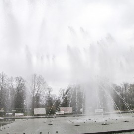 powiększ zdjęcie: Rozpoczęły się próby techniczne fontann. Pokazy wodne są zjawiskowe