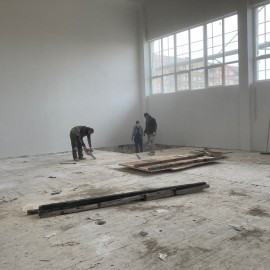 powiększ zdjęcie: Trwa remont sali gimnastycznej w Zespole Placówek Specjalnych