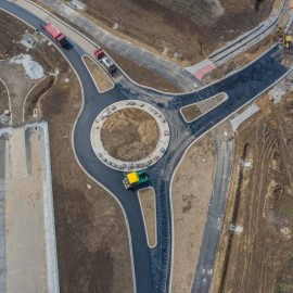 Duże zmiany na budowie ul. Hangarowej