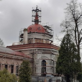 Trwa remont cmentarnej kaplicy. Zobacz, co już zrobiono