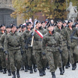 powiększ zdjęcie: Specjalistyczne wyposażenie wojskowe dla VII LO. Sprzęt wart ponad sto tysięcy