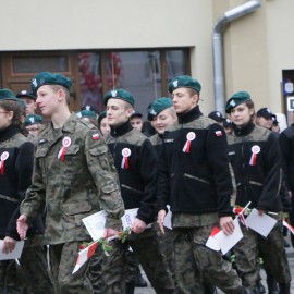 powiększ zdjęcie: Specjalistyczne wyposażenie wojskowe dla VII LO. Sprzęt wart ponad sto tysięcy