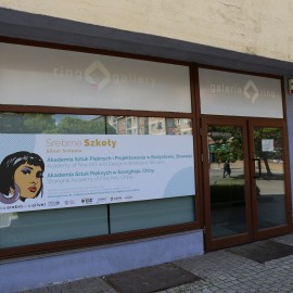 powiększ zdjęcie: W kolejny piątek po wystawach oprowadzają nas „srebrni” kuratorzy