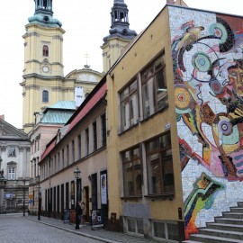 powiększ zdjęcie: W kolejny piątek po wystawach oprowadzają nas „srebrni” kuratorzy
